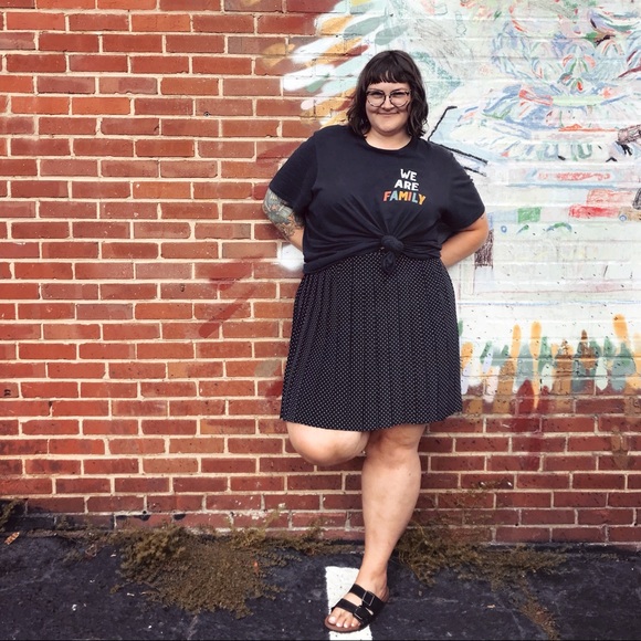 Meet your Posher, Brandy - Picture 1 of 7